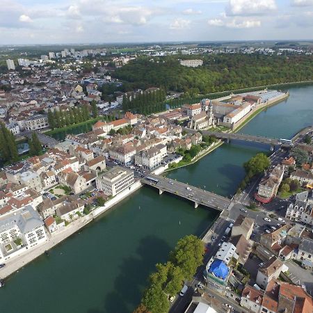 Le Petit Melun Appartement Buitenkant foto
